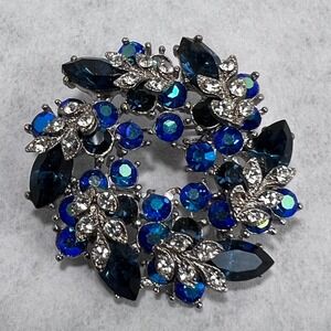 Vintage Rhinestone Brooch Pin Blue Crystal Wreath 3 Demensional Floral Elegant
